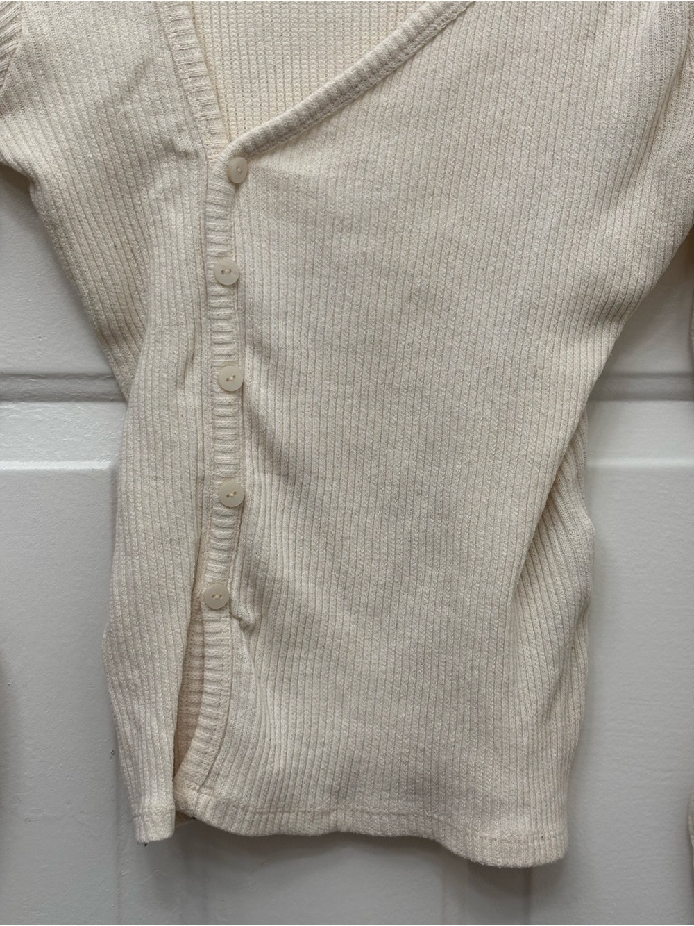ASOS Cream Ribbed asymmetrical Button-Front V-Neck Top - Picture 3 of 9